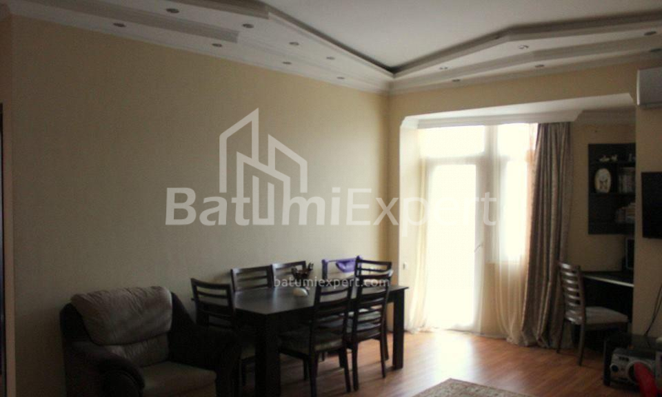 דירה 100 מ"ר - ניקו פירוסמני, Batumi, גאורגיה