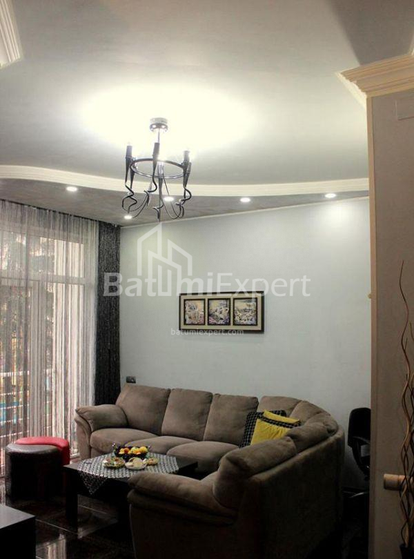 דירה 75 מ"ר - וכטנג גורגסלי, Batumi, גאורגיה