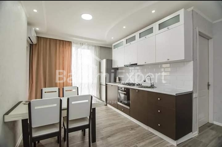 דירה 71 מ"ר - דוד אגמשנבלי, Batumi, גאורגיה