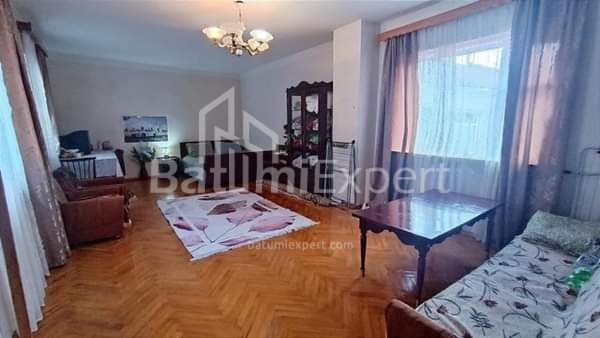 בית פרטי 120 מ"ר - וכטנג גורגסלי, Batumi, גאורגיה