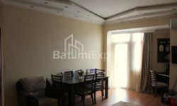 דירה 100 מ"ר - ניקו פירוסמני, Batumi, גאורגיה