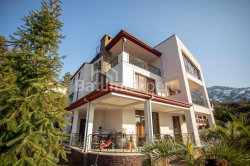 בית פרטי 7-комн 500 m² - פיטר איברי, Gonio