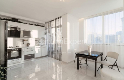 דירה 3-комн 76.5 m² - ניקו פירוסמני, Batumi