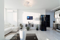 דירה 3-комн 75.6 m² - ניקו פירוסמני, Batumi